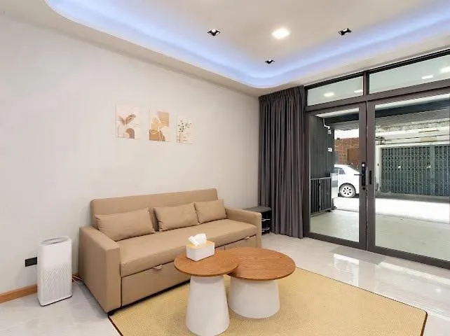 Elegant 3br Townhouse Near Siam & Bts 6 Guests Apartment Bangkok
