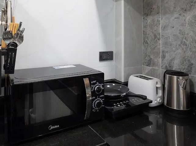 Elegant 3br Townhouse Near Siam & Bts 6 Guests Apartment Bangkok