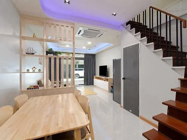Elegant 3br Townhouse Near Siam & Bts 6 Guests Apartment Bangkok