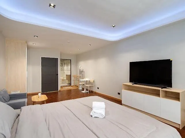 Elegant 3br Townhouse Near Siam & Bts 6 Guests Apartment Bangkok