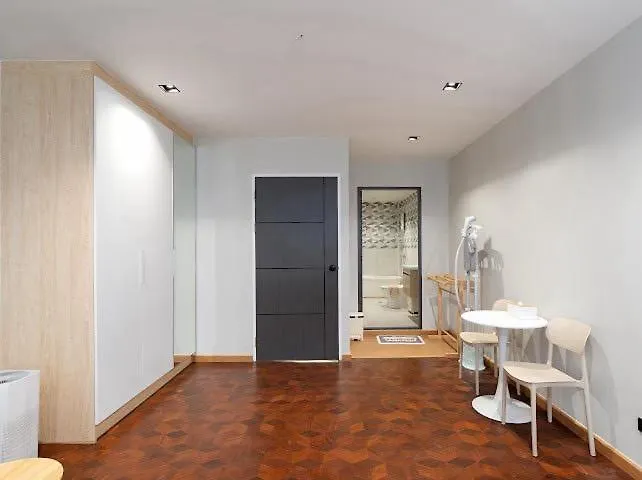Elegant 3br Townhouse Near Siam & Bts 6 Guests Apartment Bangkok